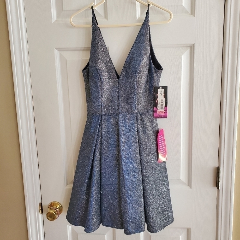 Blondie Nites by Stacy Sklar V Neck Sparkly Formal Dress with Pockets Size 0